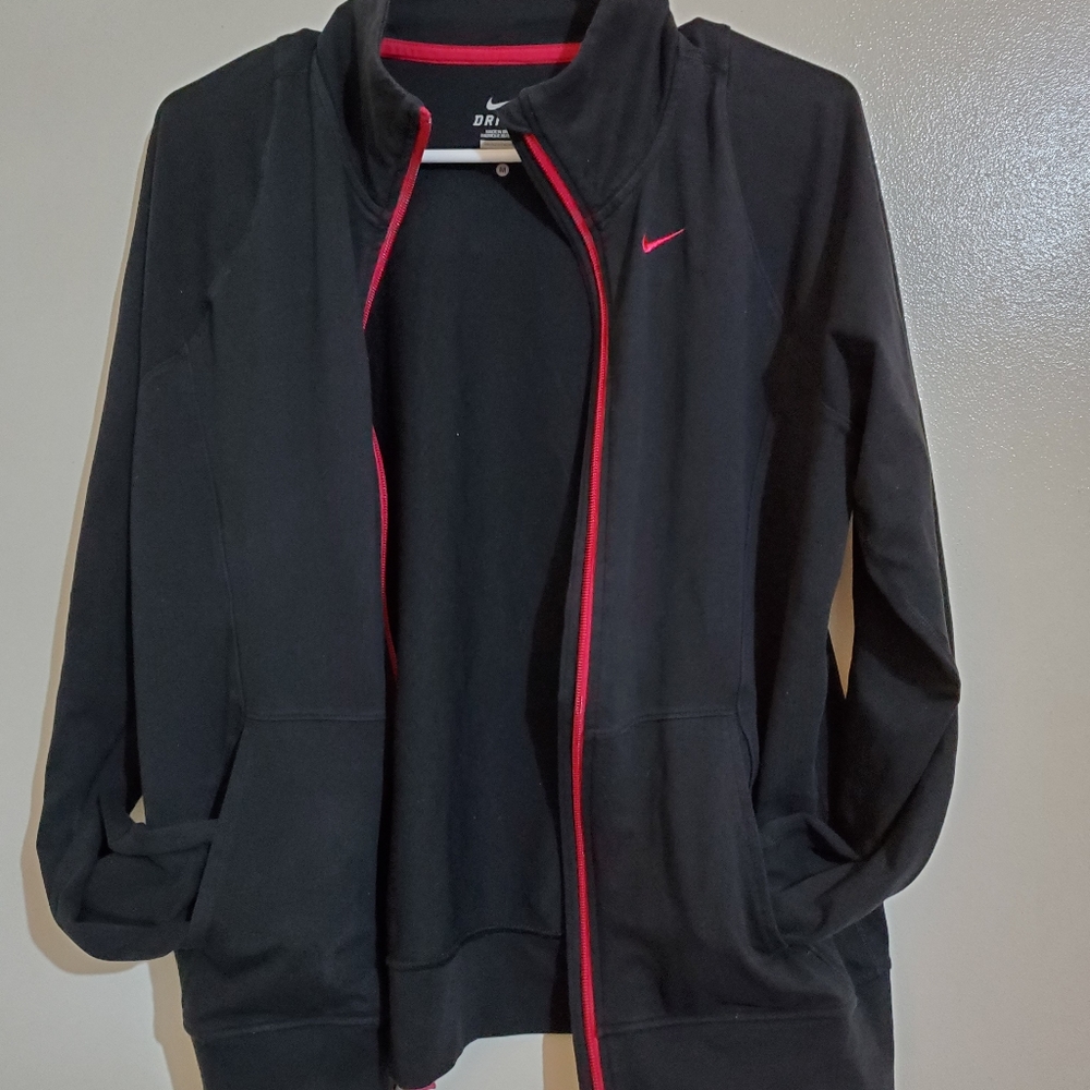 Med Woman's Nike Dri fit sweater